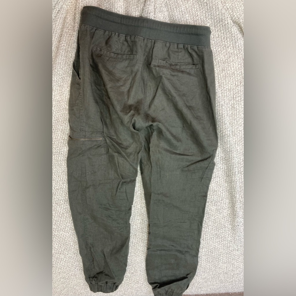 Athleta size 8, green, only wore once